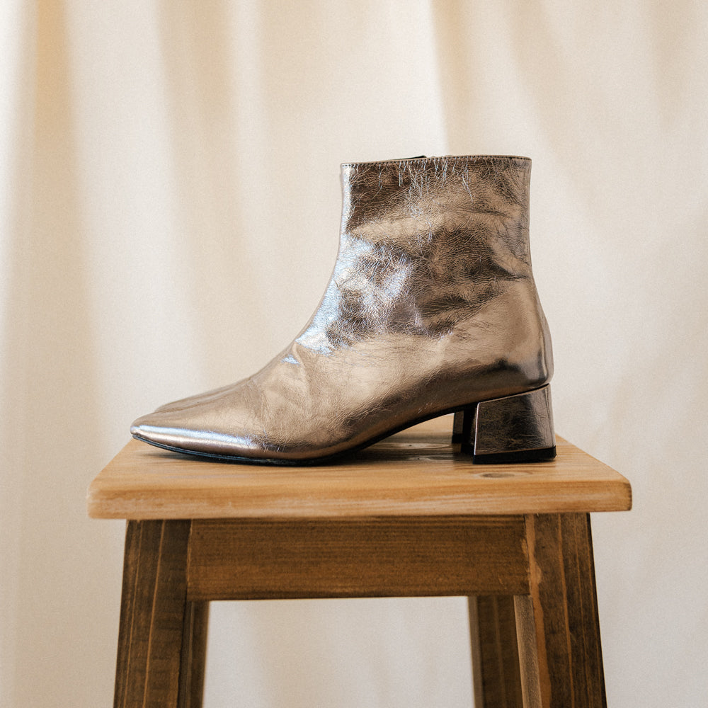 SILVIA LEAD LAMINATED LEATHER BOOT WITH 4CM HEEL
