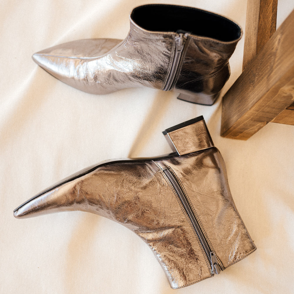 SILVIA LEAD LAMINATED LEATHER BOOT WITH 4CM HEEL