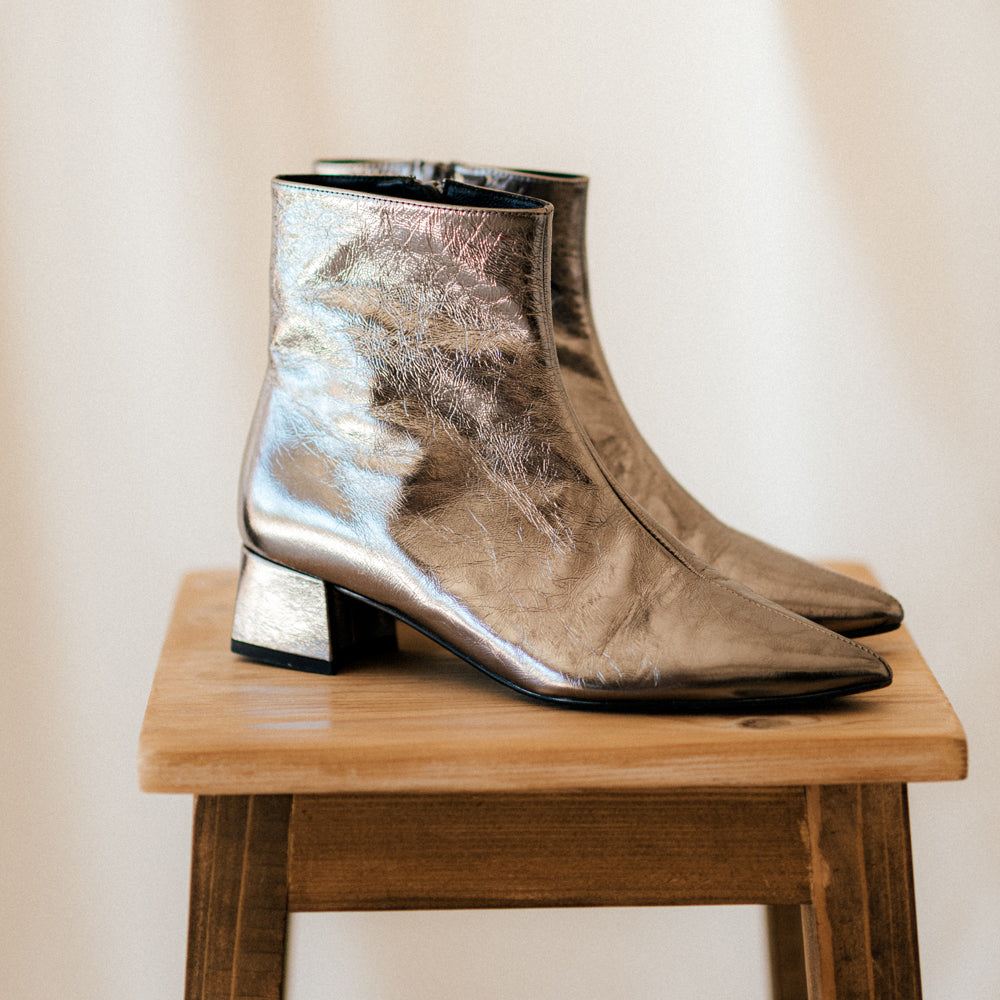 SILVIA LEAD LAMINATED LEATHER BOOT WITH 4CM HEEL