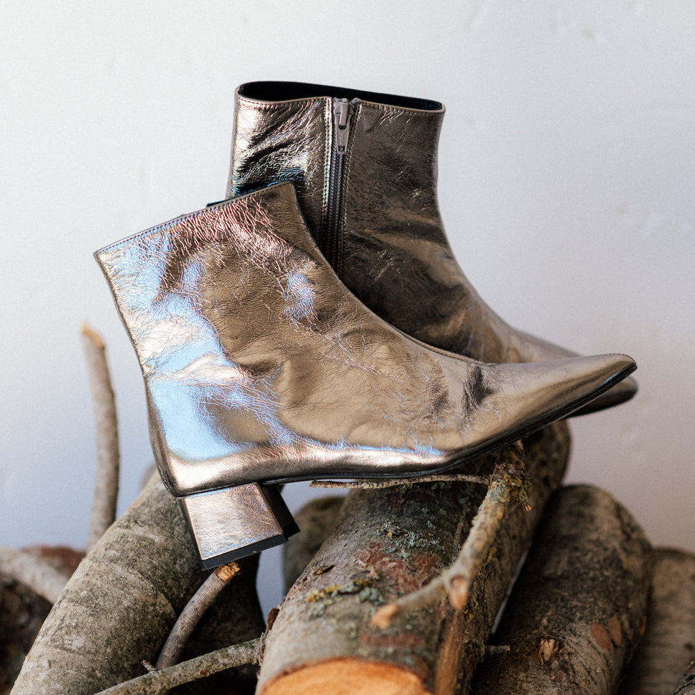 SILVIA LEAD LAMINATED LEATHER BOOT WITH 4CM HEEL