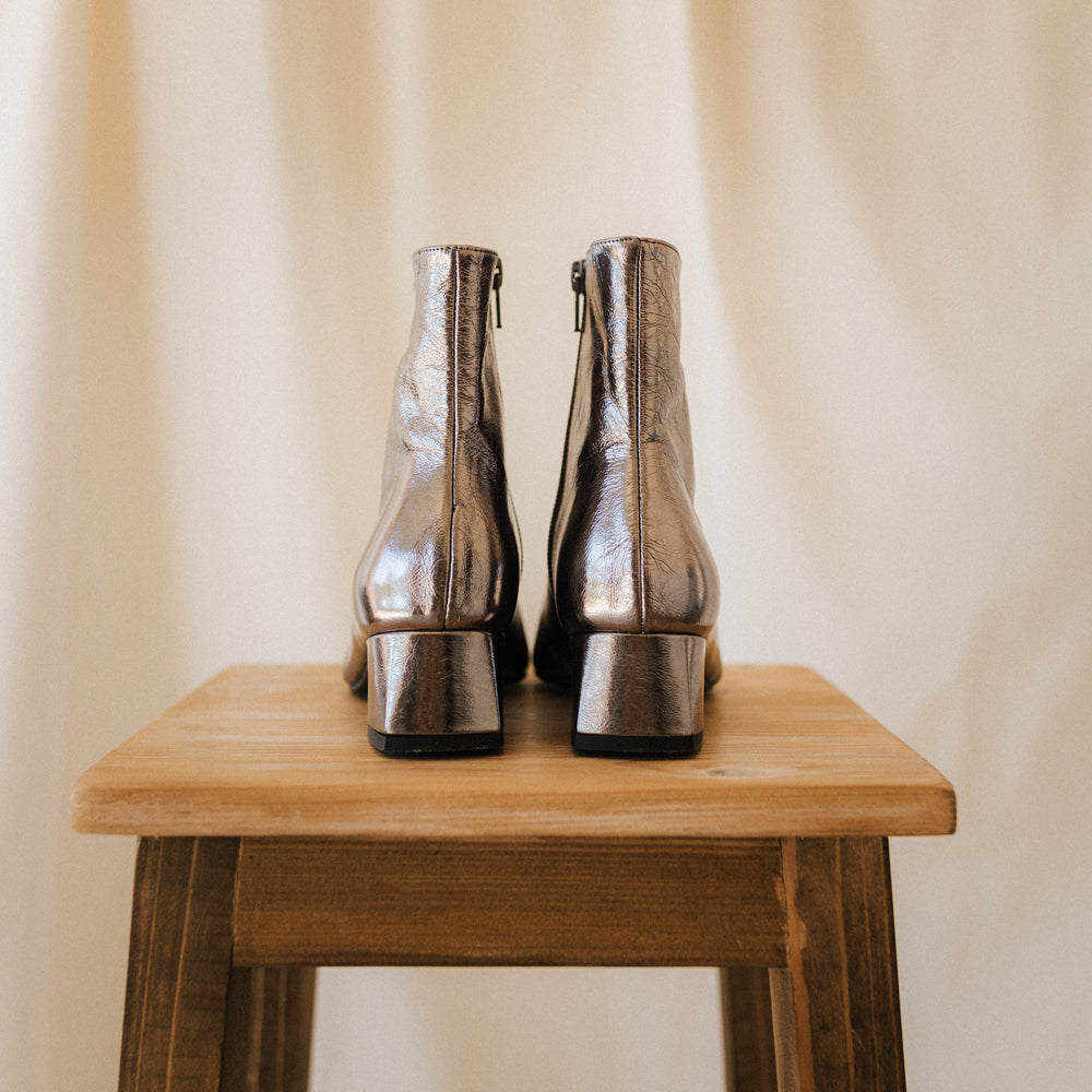 SILVIA LEAD LAMINATED LEATHER BOOT WITH 4CM HEEL