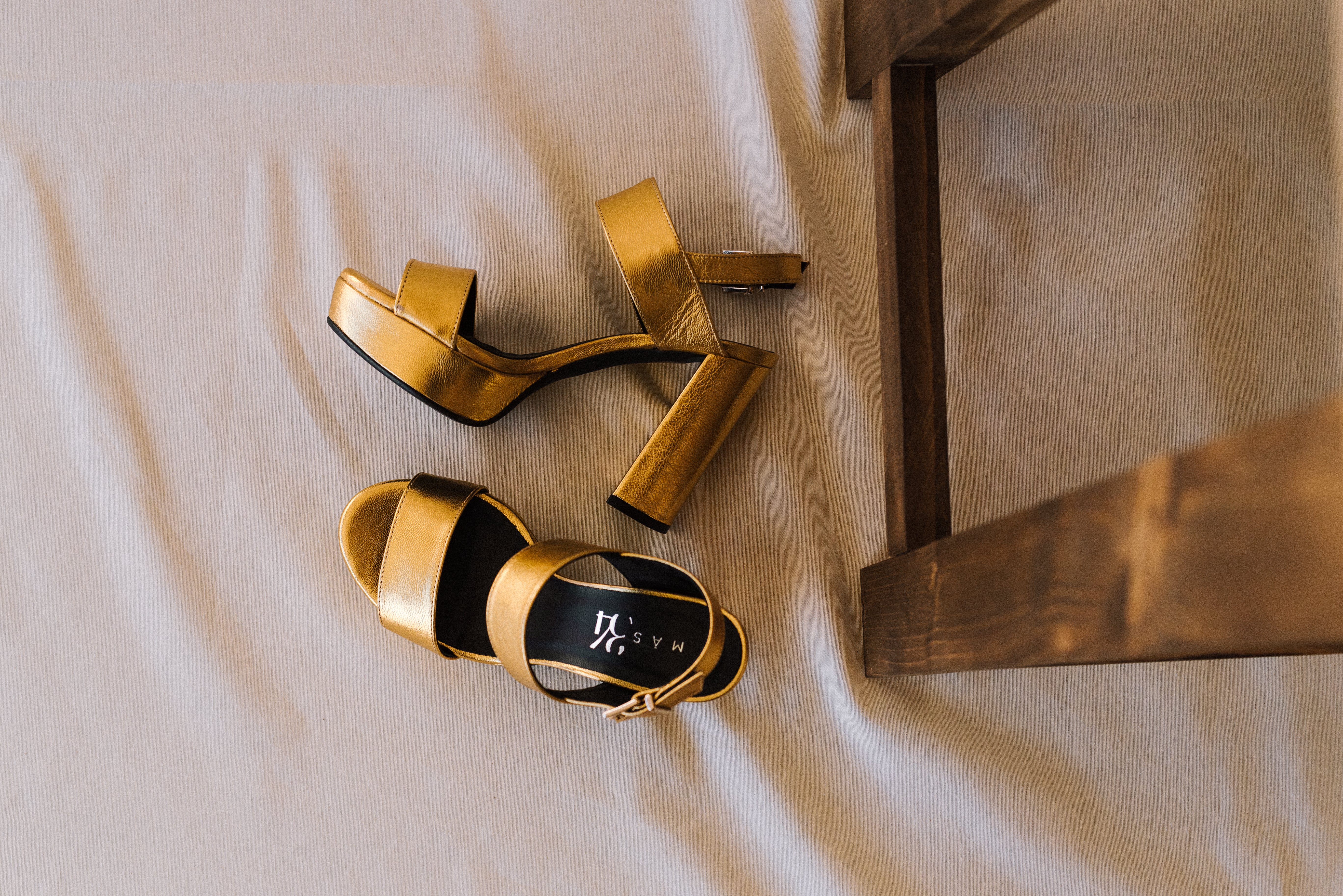 SANDALIA MÓNICA PIEL ORO TACÓN 10CM