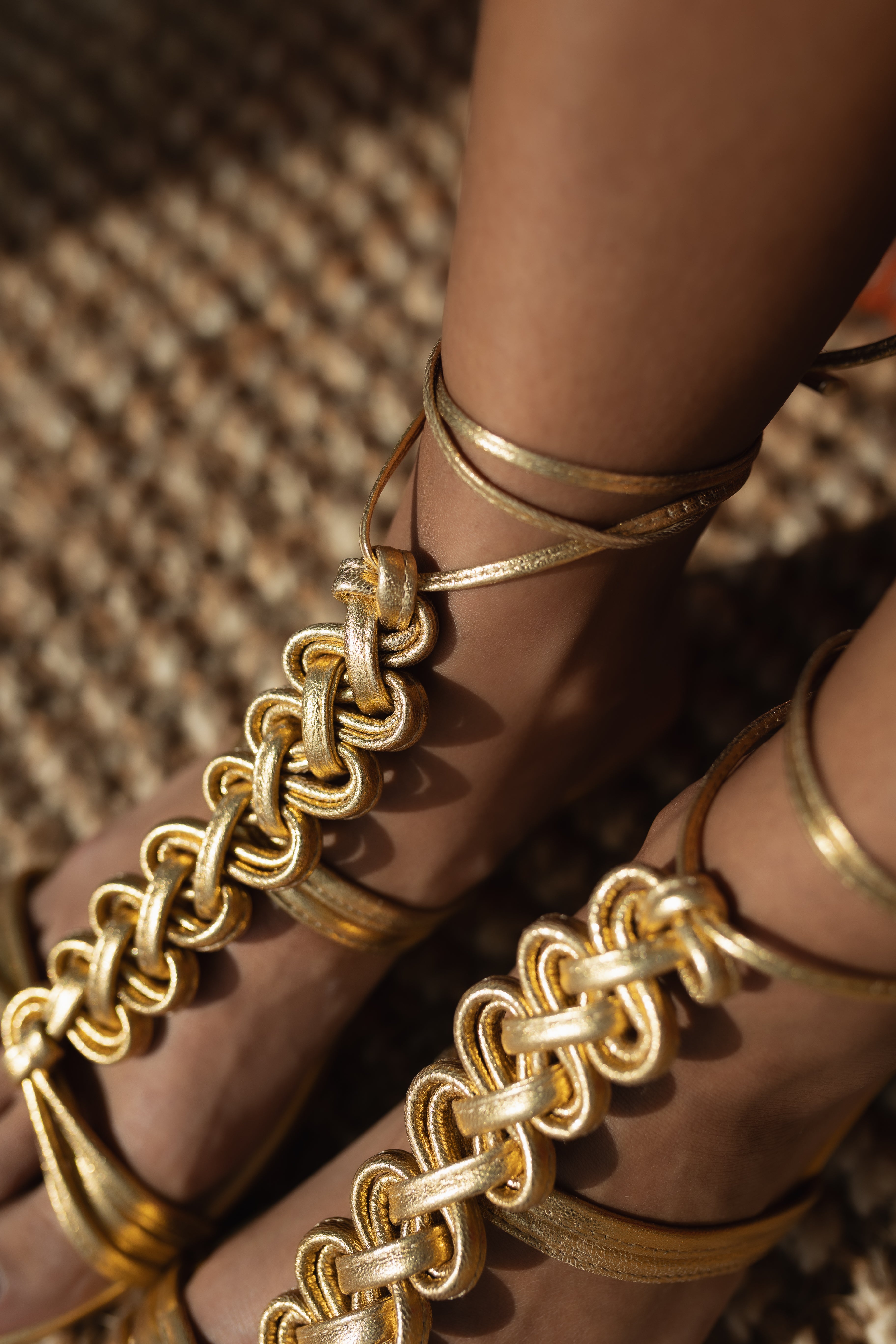 ASUN FLAT SANDAL IN GOLD LAMINATED LEATHER