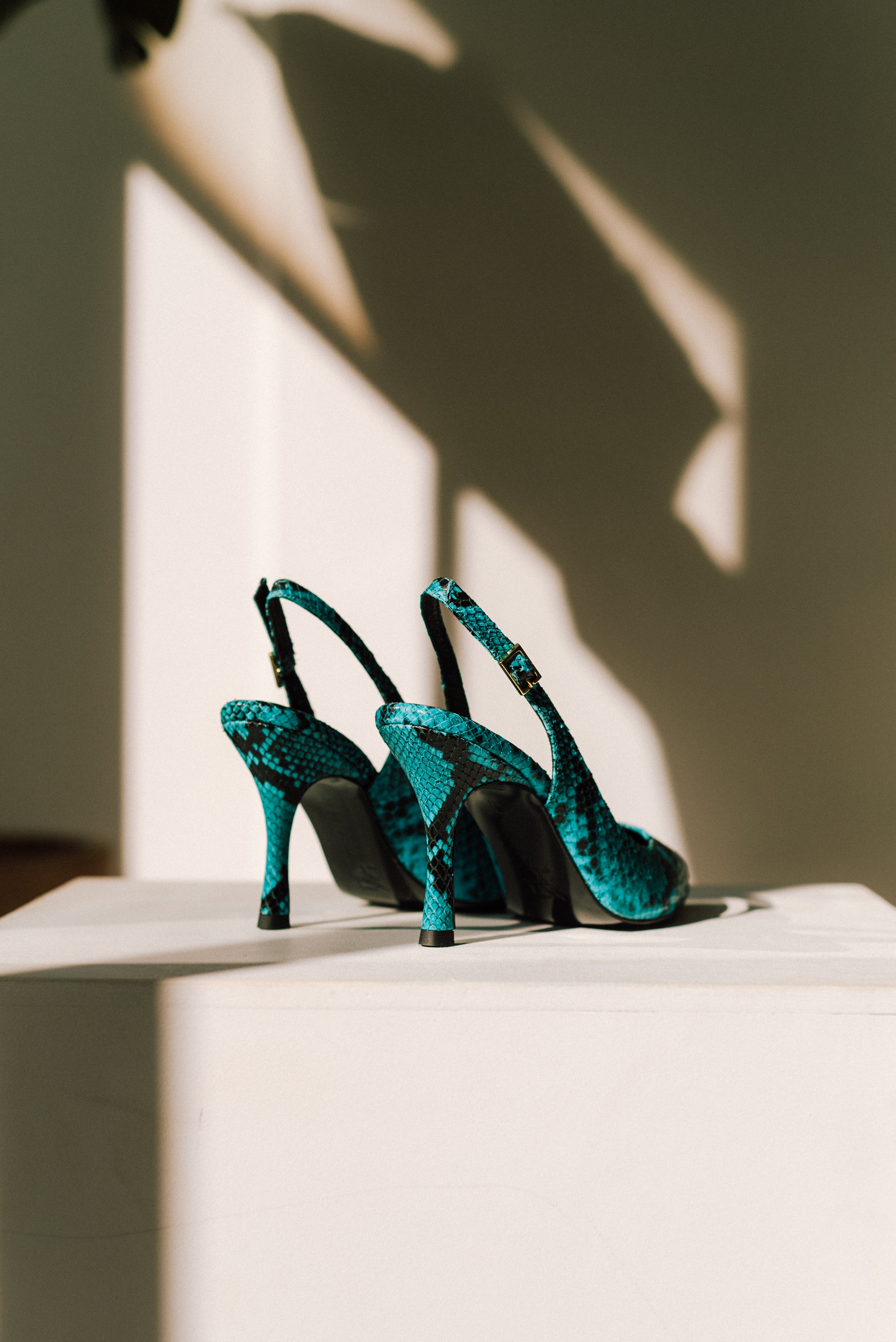 STILETTO PERLI EFECTO PITÓN TURQUESA TACÓN 8CM