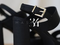 Video sandalia de tacón y plataforma en lino natural