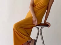 Vestido largo verano asimétrico color mostaza