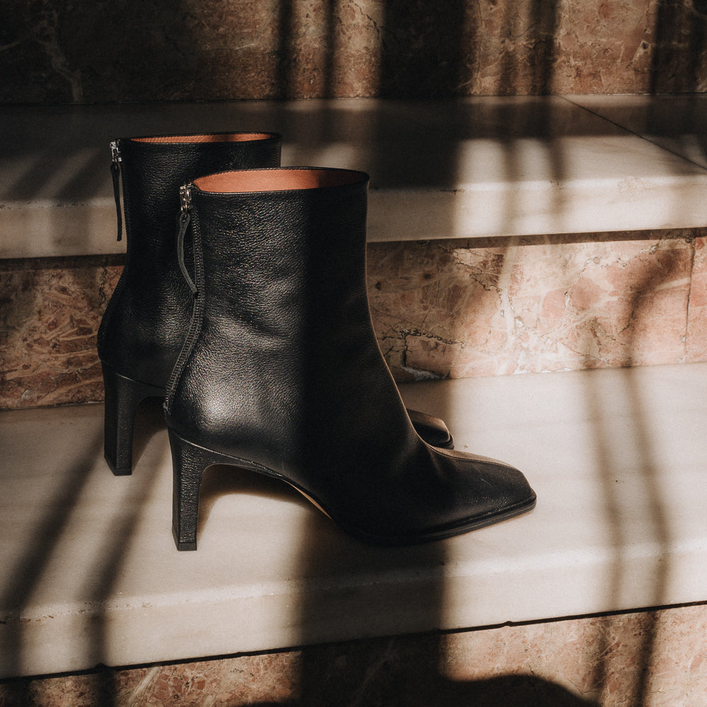 Botines de tacón midi cómodo perfectas para el diario en piel negra