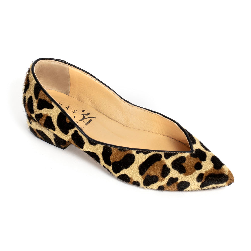 Bailarina mujer con suela especial de gel que amortigua la pisada en piel efecto potro leopardo