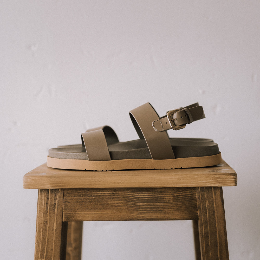 CARINA FLAT SANDAL IN TAUPE LEATHER WITH 1.5CM PLATFORM