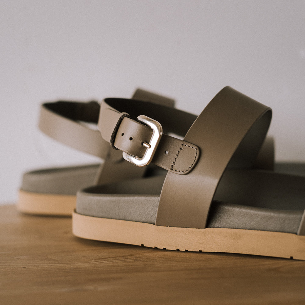 CARINA FLAT SANDAL IN TAUPE LEATHER WITH 1.5CM PLATFORM