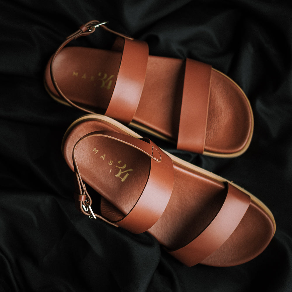 SANDALIA PLANA CARINA PIEL MARRÓN CON PLATAFORMA DE 1,5CM