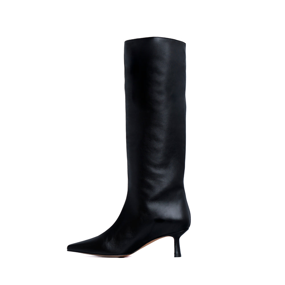 Bota alta para chica con tacón midi en piel negra, elegante, combina con todo, tendencia para este otoño invierno