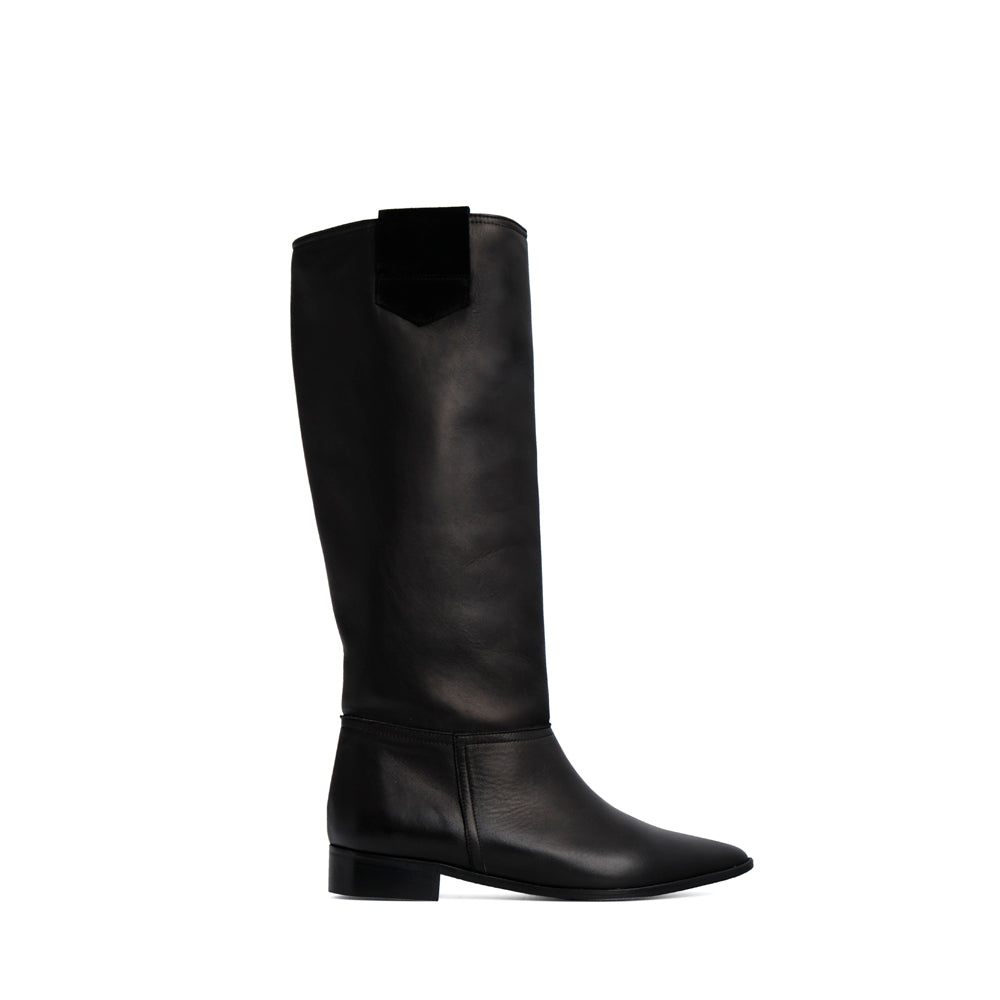 Bota plana para mujer de punta en piel negra, combina con todo, fondo de armario ideal para otoño invierno.