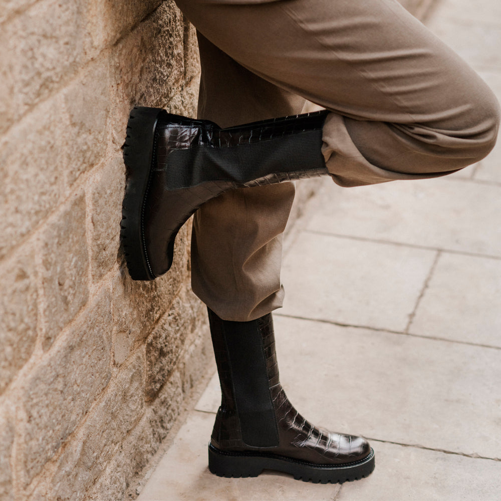 Bota plana motera con suela track de 4cm muy cómoda y ligera perfecta para llevarla todo el día.