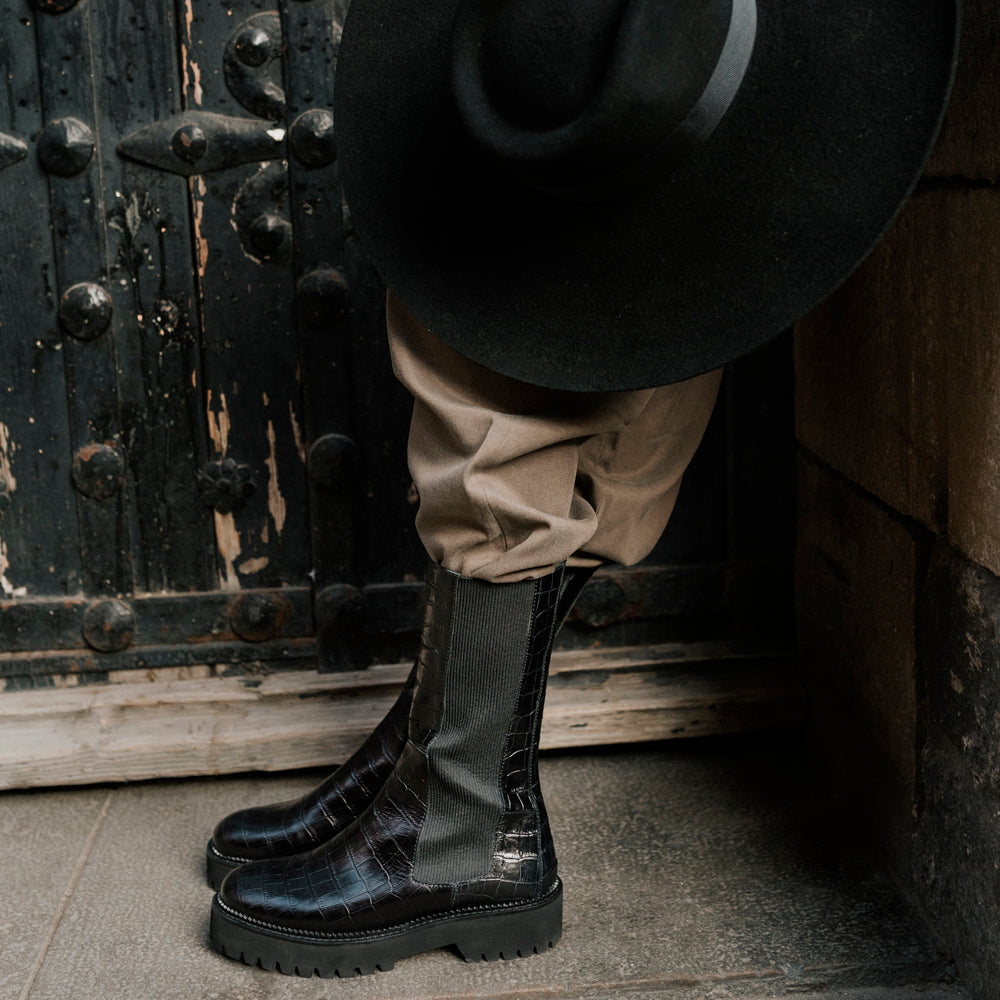 Bota motera para mujer street style look chic formal casual.