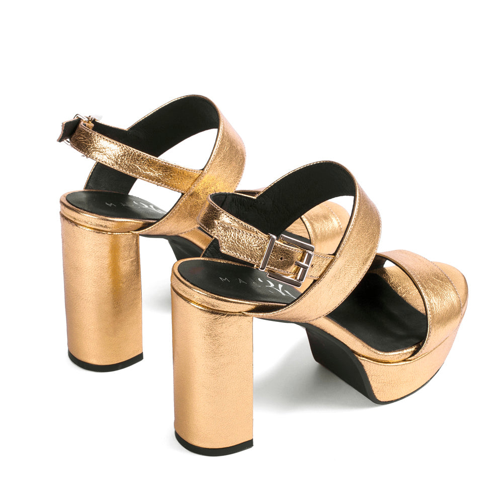 Sandalia tacón con plataforma en piel oro perfecta para bodas, bautizos y comuniones.