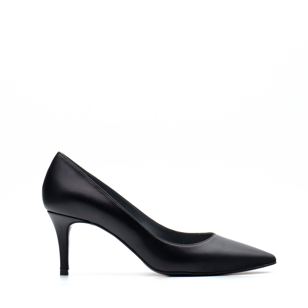 Stiletto tacón 6cm en piel negra fondo de armario perfecto combina con todo.