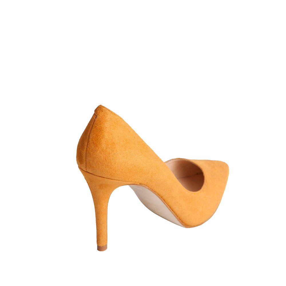 Stilettos para la invitada ideal cómodos y combinan con todo en ante marrón.