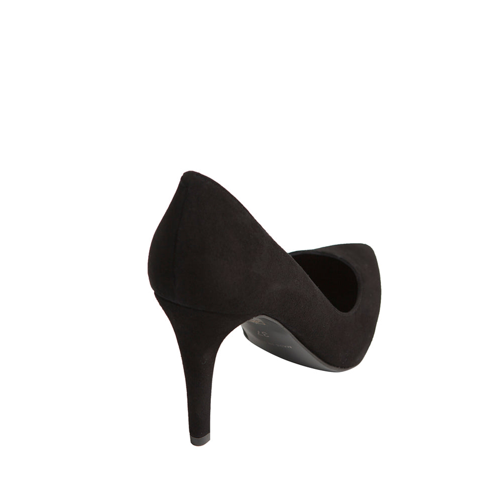 Stilettos para la invitada perfecta cómodos y elegantes en ante negro.