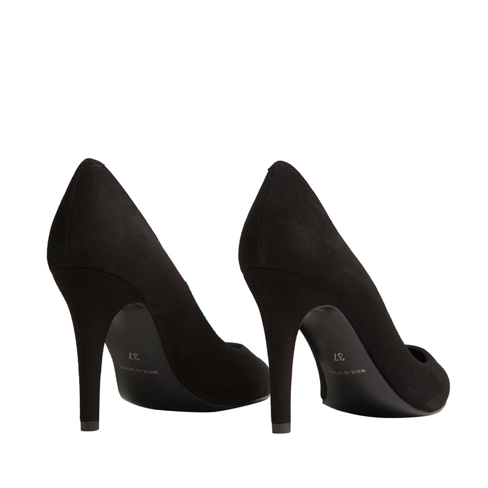 Stilettos fondo de armario perfectos que combinan con todo en ante negro.