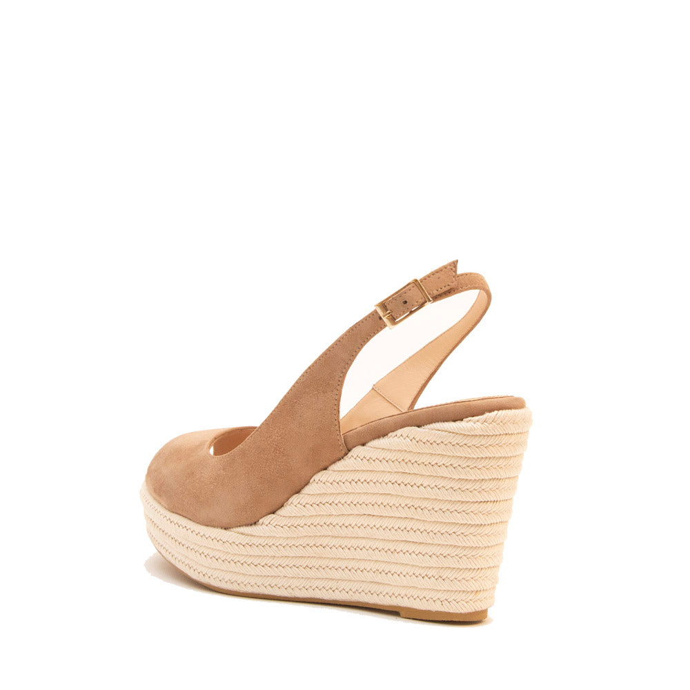 Cuñas cómodas y elegantes para eventos en ante natural beige