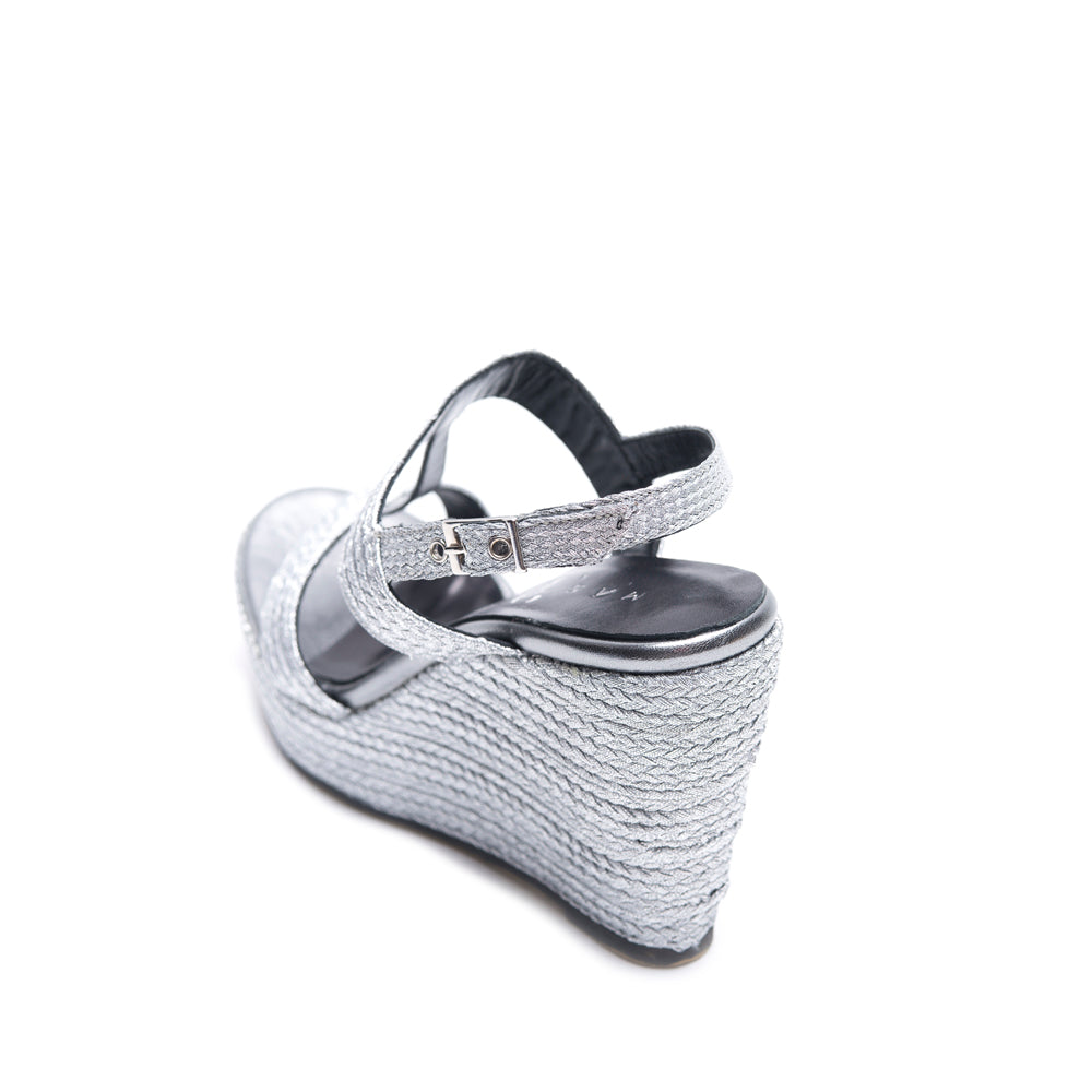 Cuñas plateadas elegantes y muy cómodas