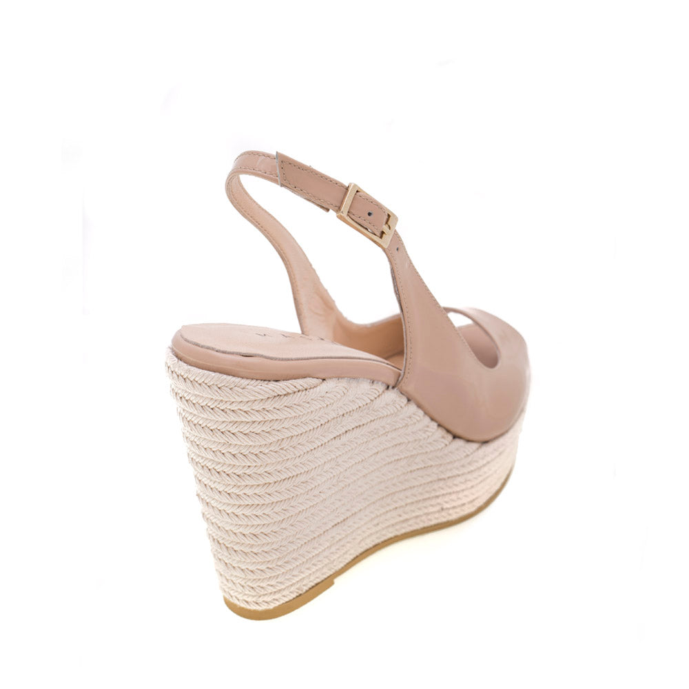 Cuñas para novias elegantes y cómodas en charol nude