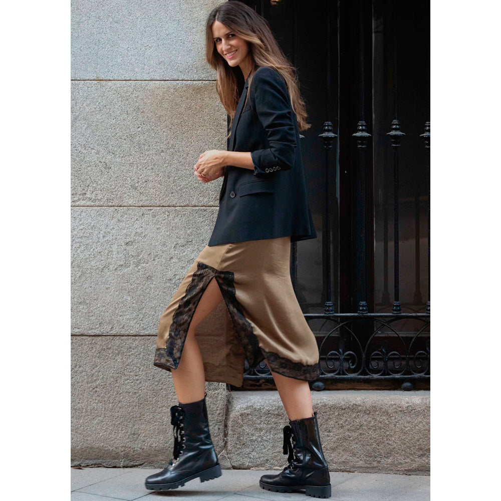 Bota estilo motera para mujer street style outfit otoño invierno.