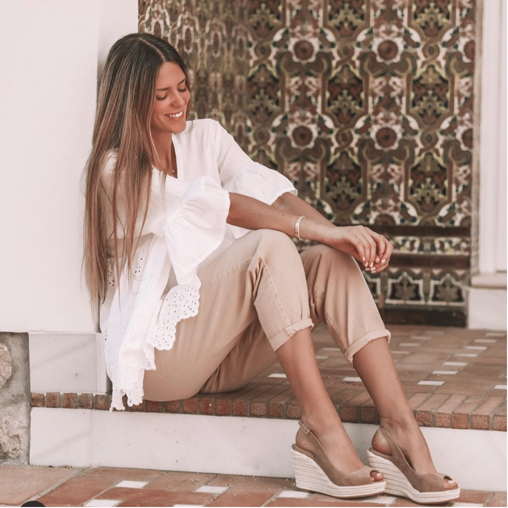 Natalia Coll look outfit con cuñas de Mas34