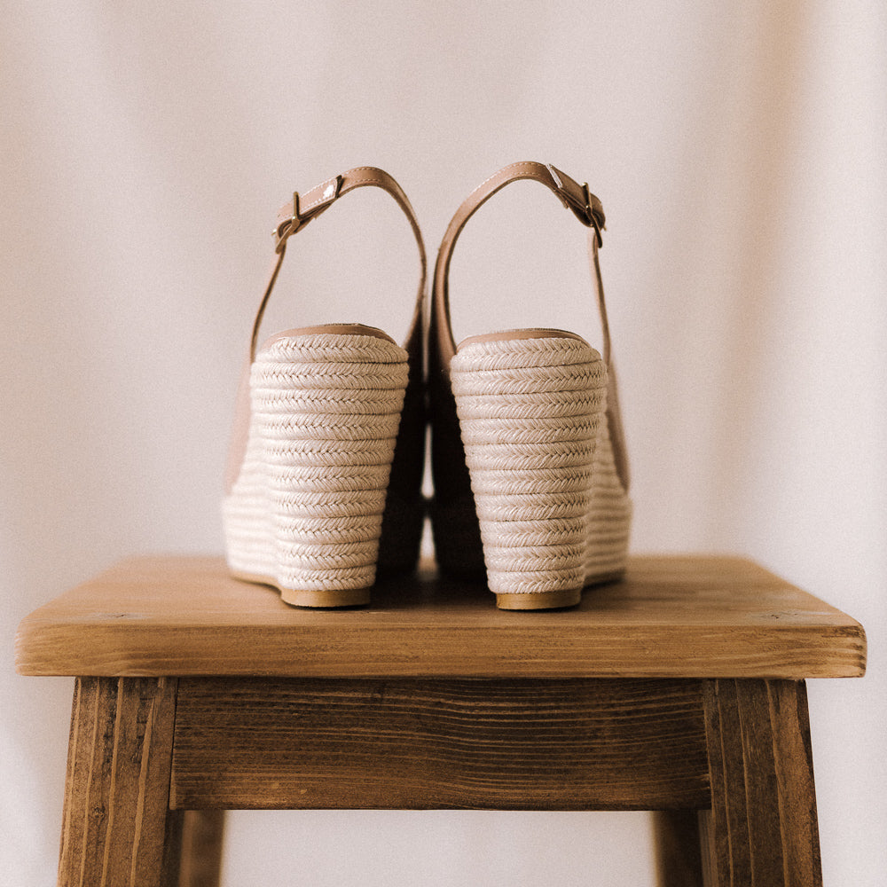 Cuñas para bodas en charol nude