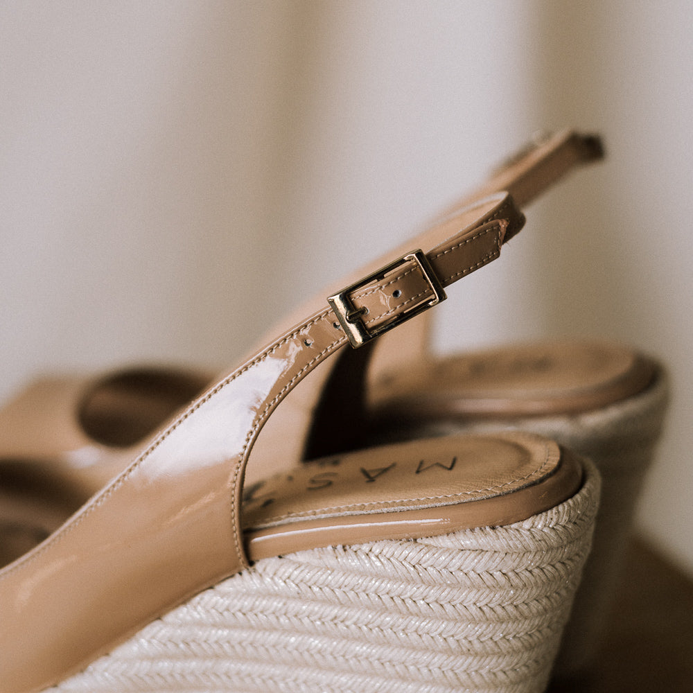 Cuñas mujer fiesta en charol nude beige