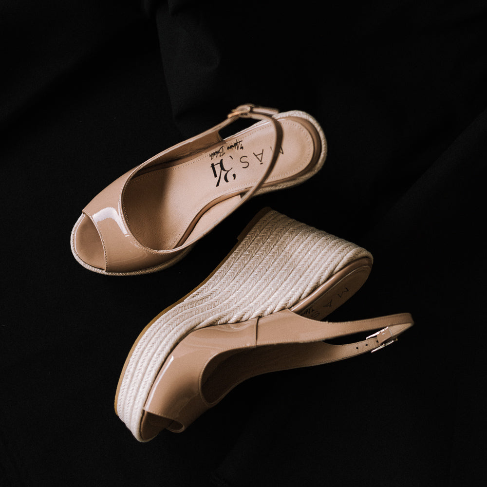 Alpargatas para bodas bautizos y comuniones en charol nude beige