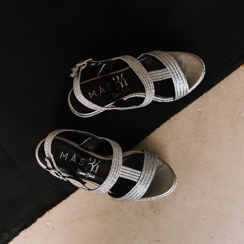 Cuñas para invitada de boda plateadas