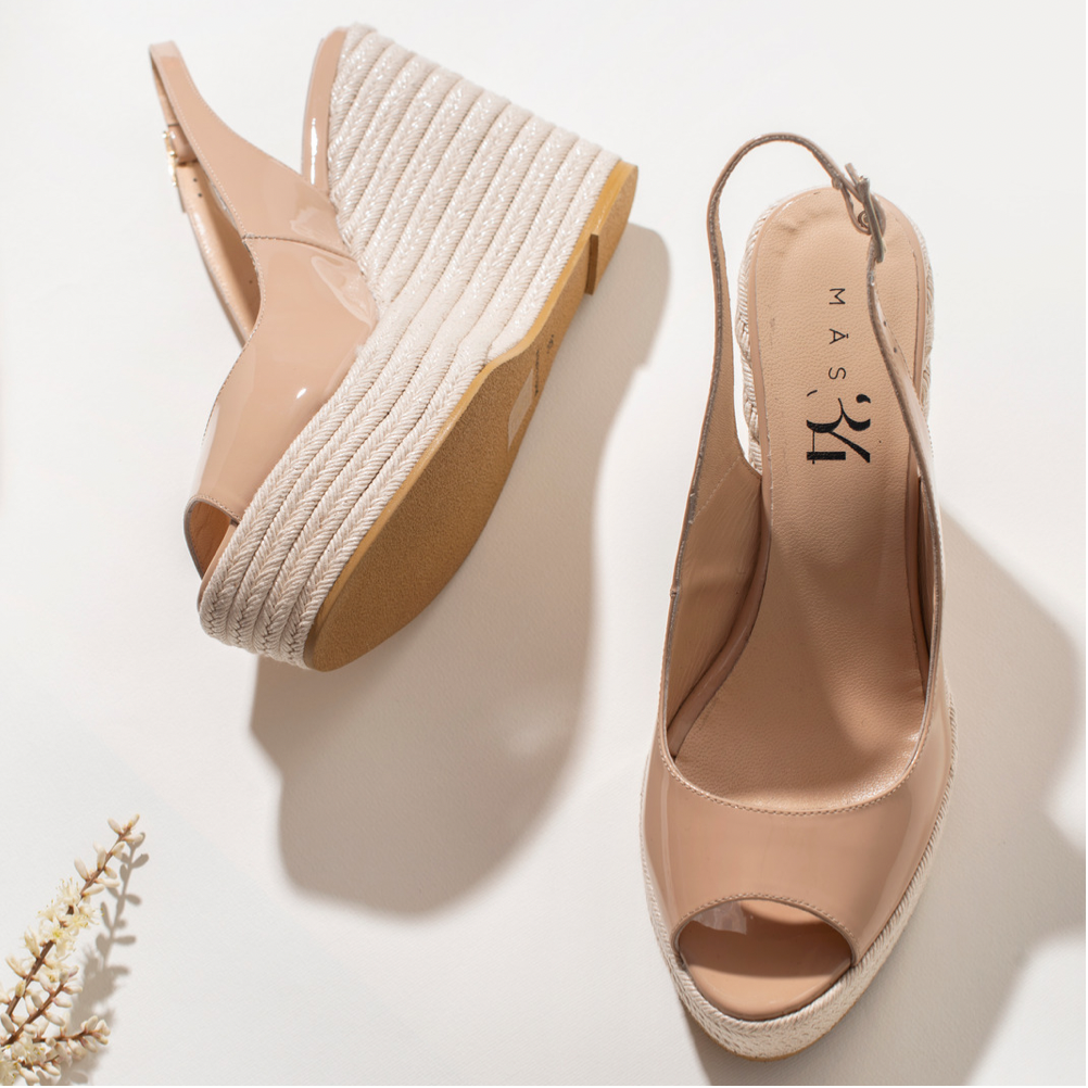 Cuñas para invitada de boda bautizo y comunion en charol nude muy cómoda y no pesa