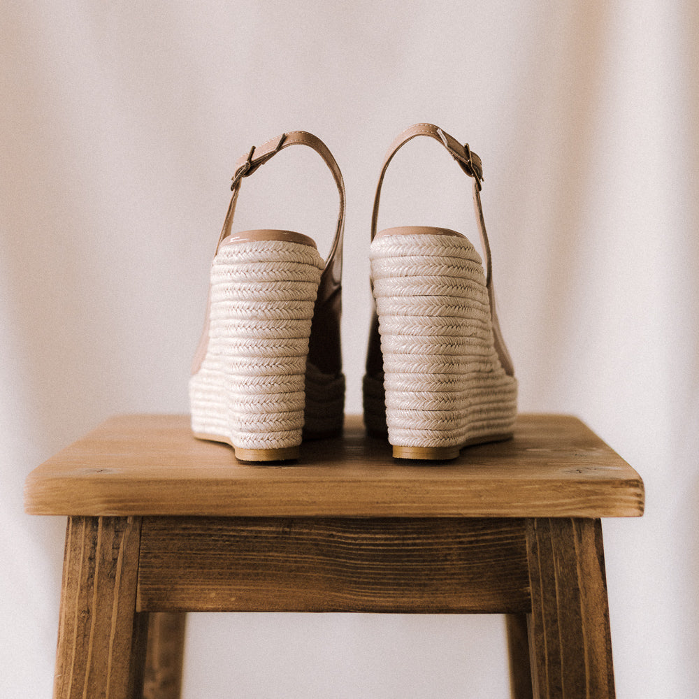 Zapatos cómodos para novia en charol nude beige