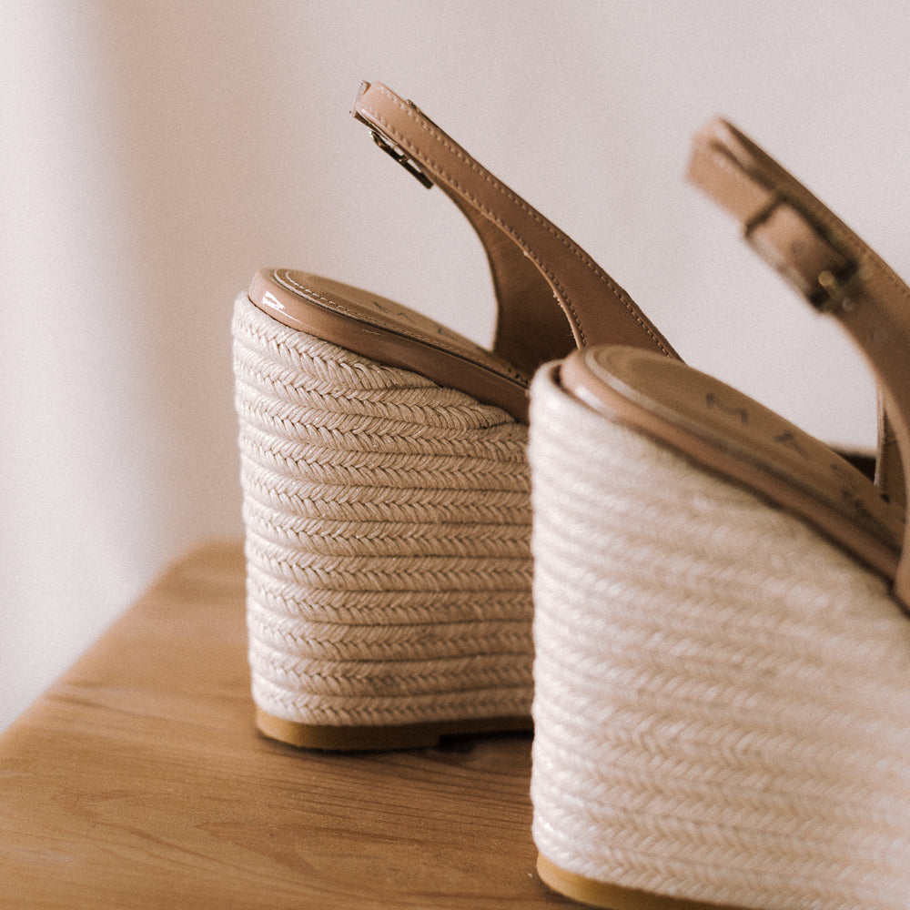 Cuñas para bodas en charol nude