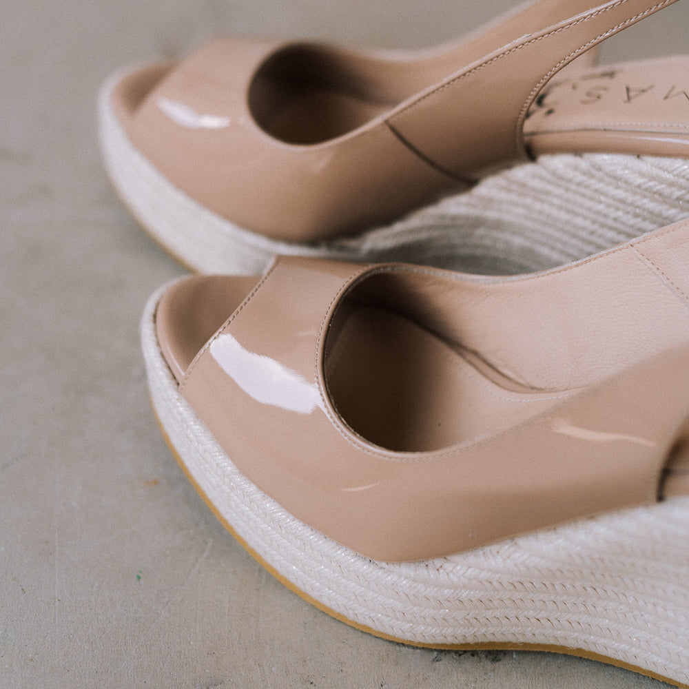 Alpargatas para novias en charol nude