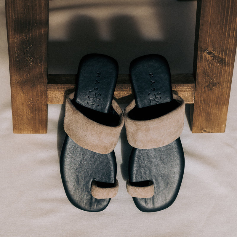 Sandalias planas de vernao fáciles de poner y muy cómodas en ante natural