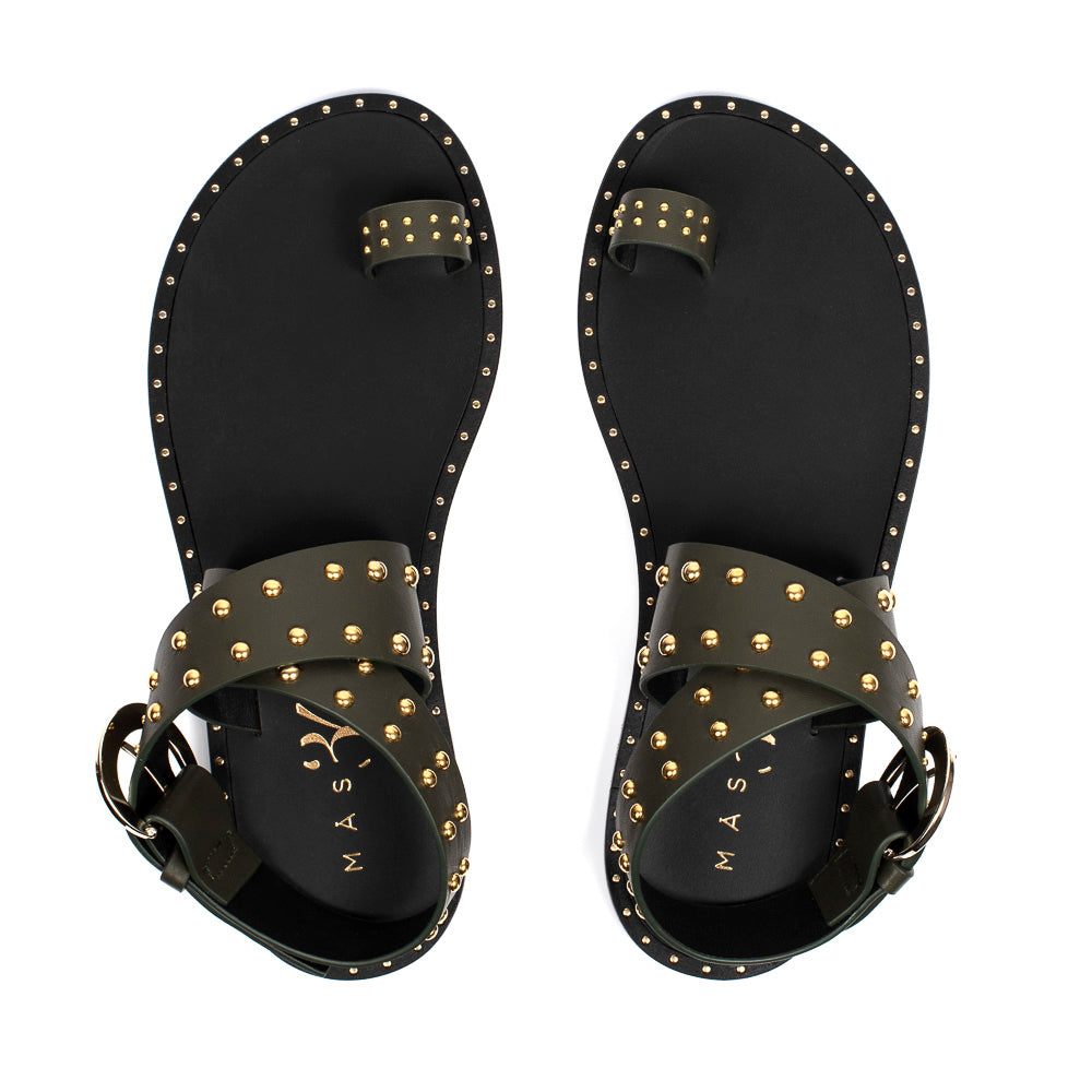 Sandalia plana verano mujer con tachuelas en piel kaki