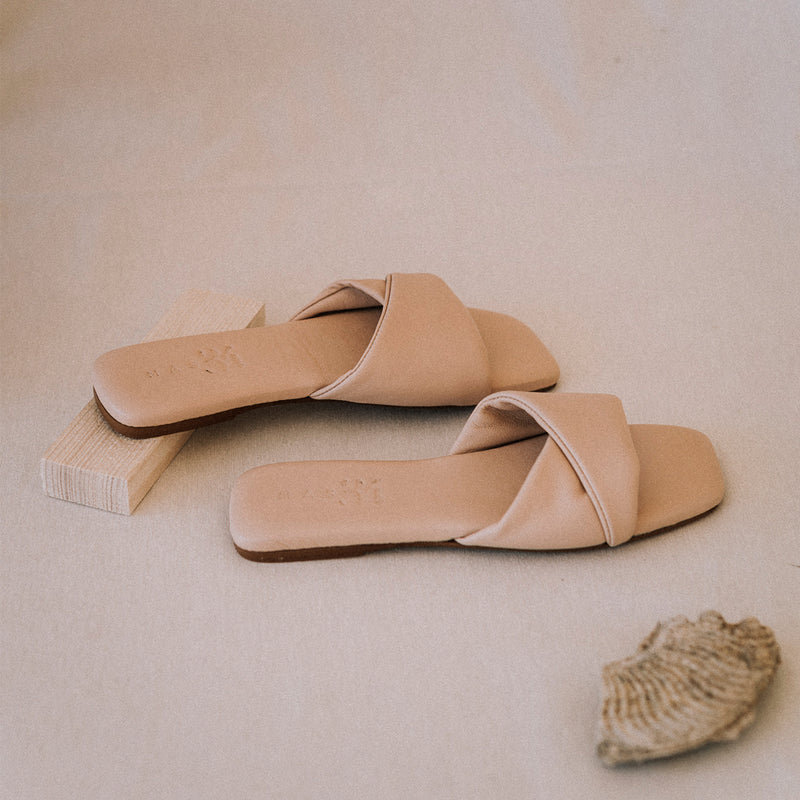 Sandalias planas fondo de armario ideal clásicas, elegantes y combinan con todo en piel nude