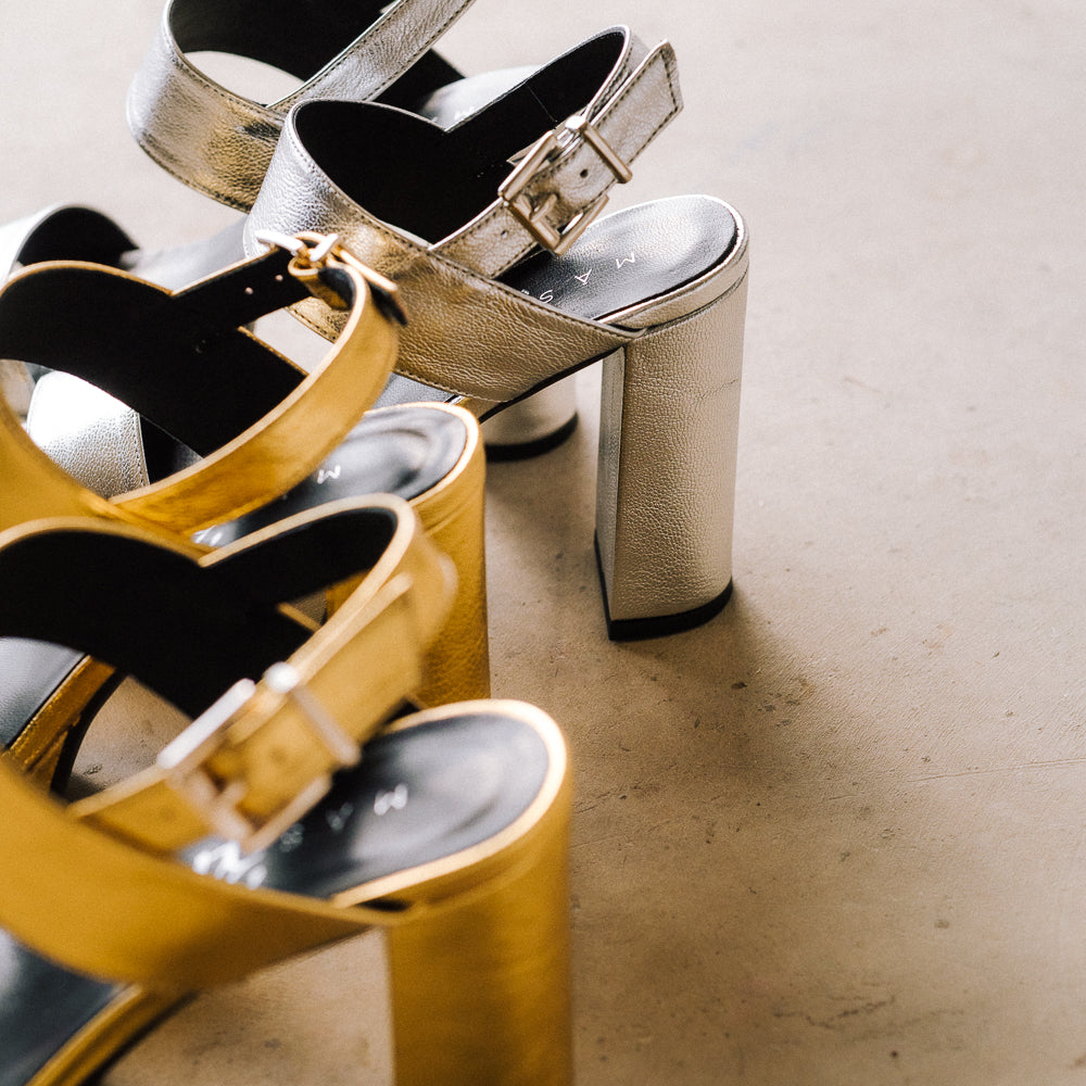 Sandalias para bautizos doradas