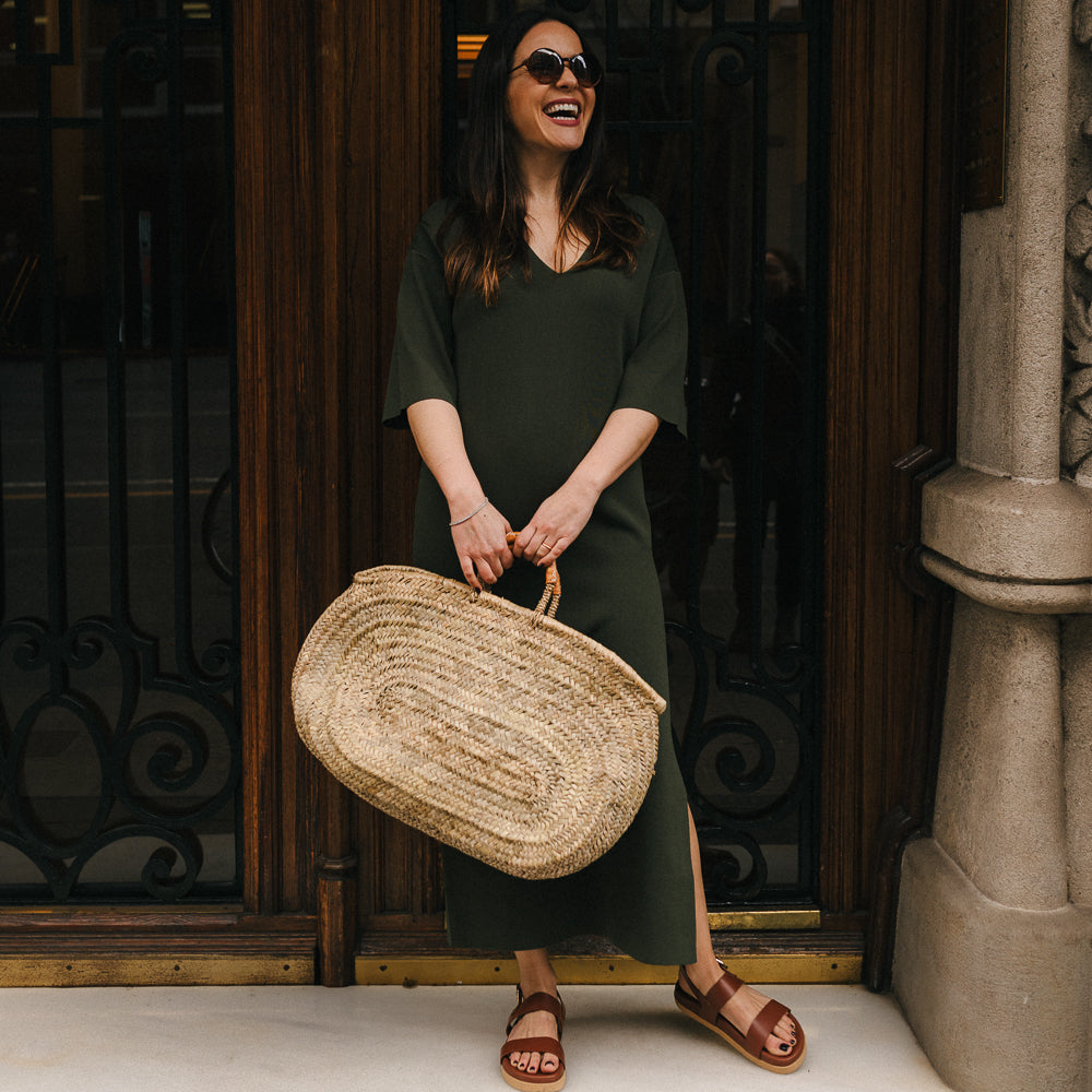 SANDALIA PLANA CARINA PIEL MARRÓN CON PLATAFORMA DE 1,5CM