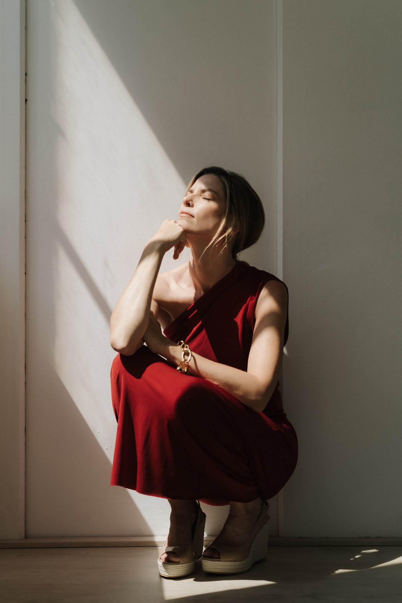 CUÑA ISABEL PIEL EFECTO CHAROL NUDE 11CM