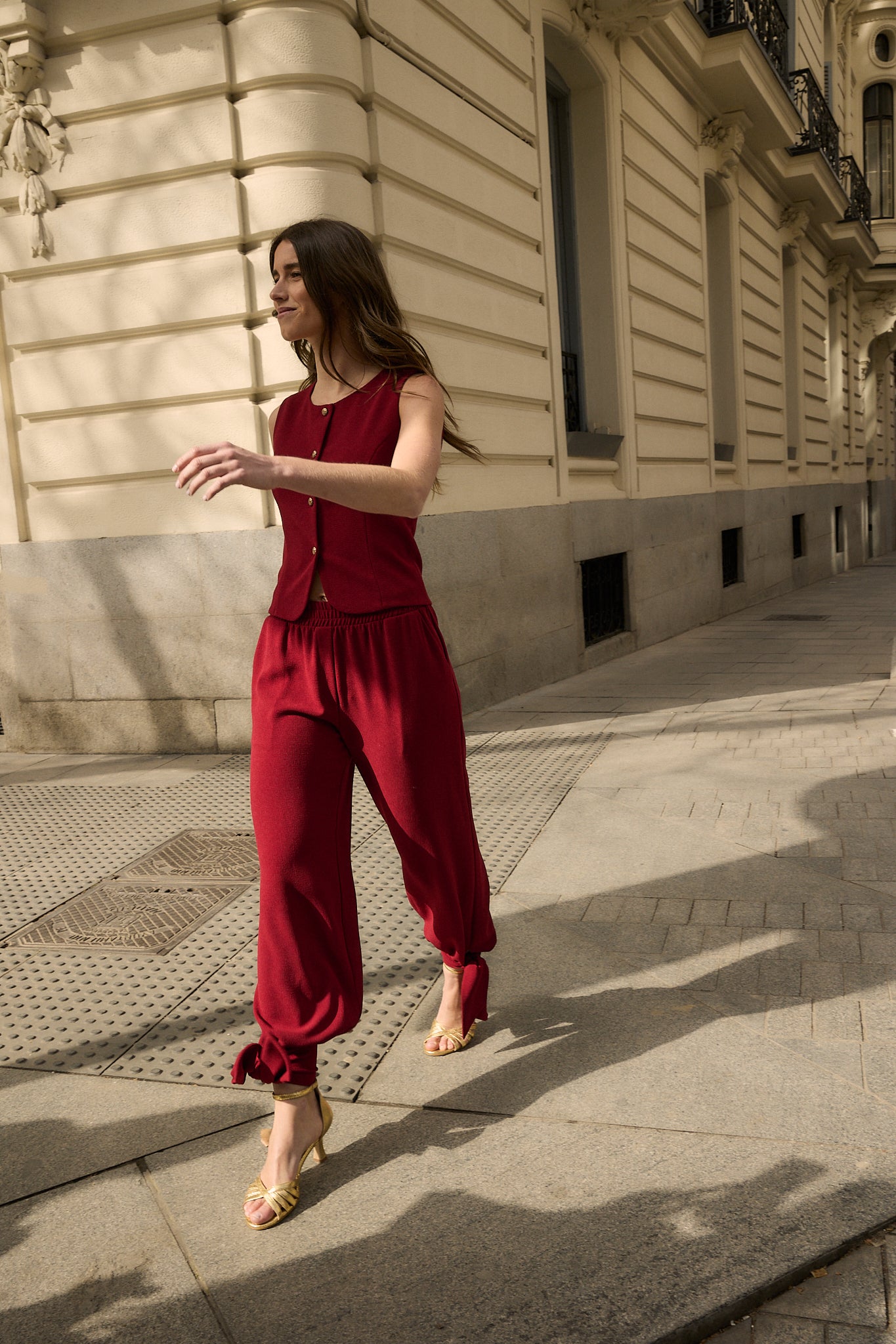 SANDALIA MIA PIEL EFECTO PITÓN ORO TACÓN 6CM