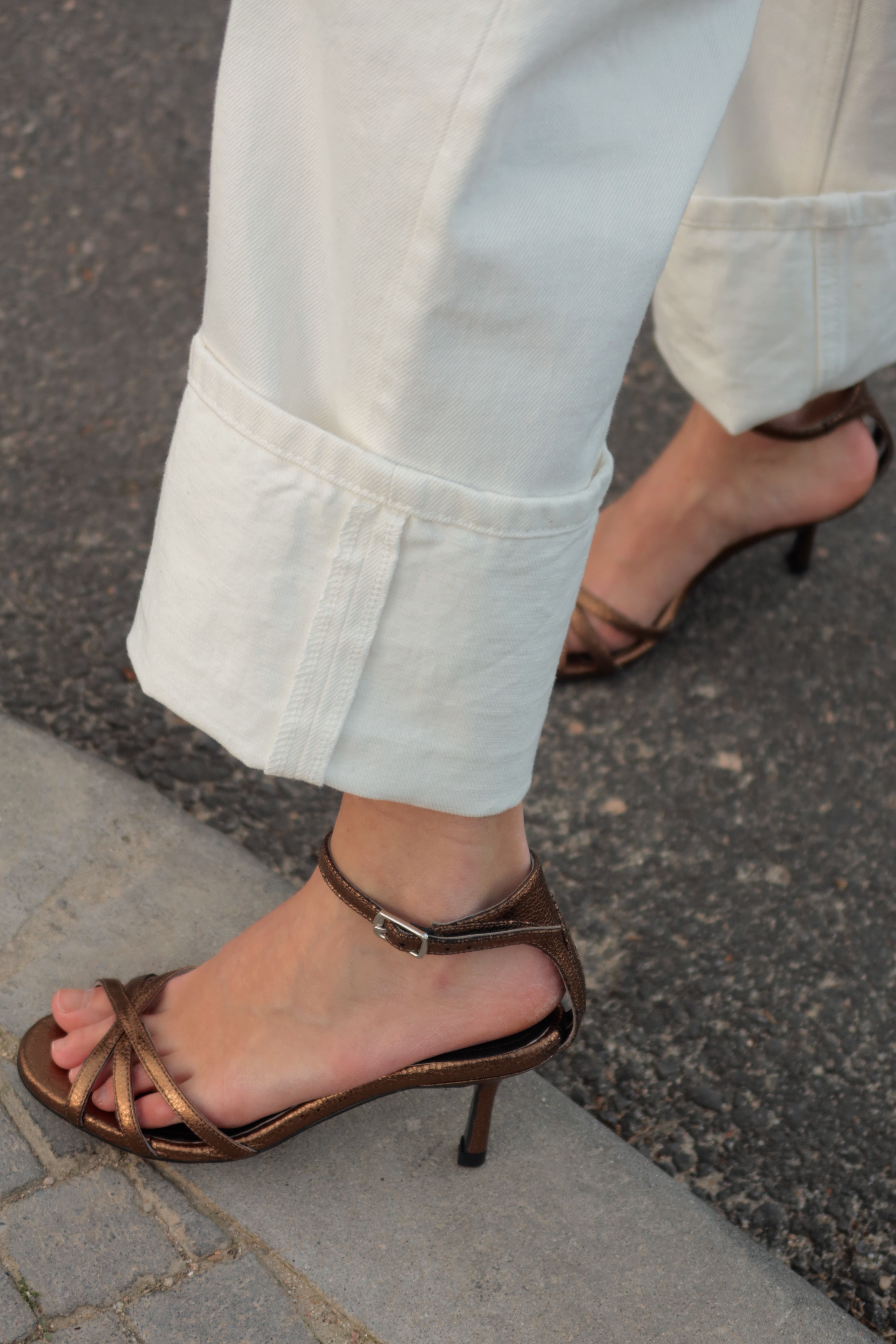 SANDALIA ANDY PIEL LAMINADO BRONCE TACÓN 6CM