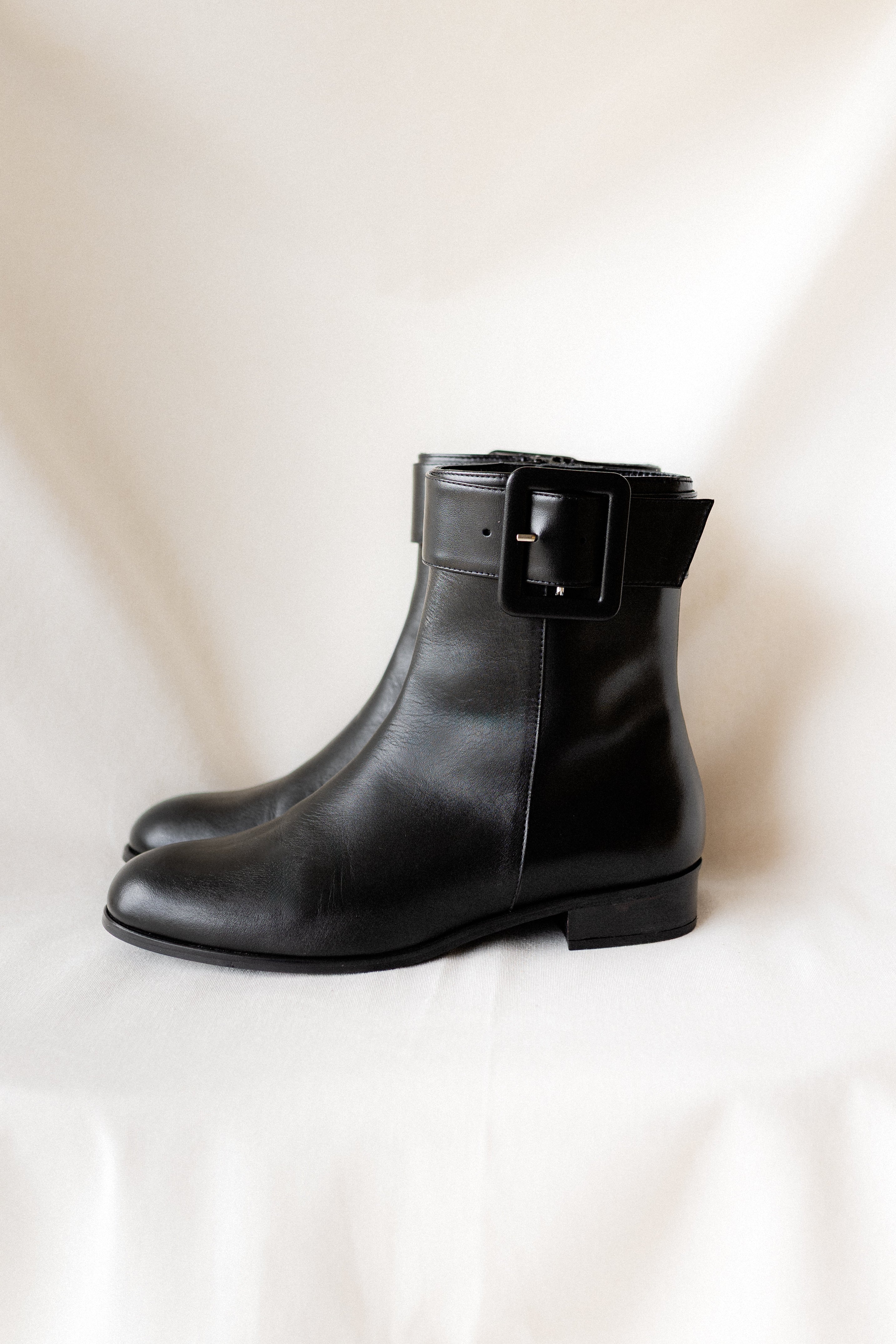 BOTÍN LILI PIEL NEGRA TACÓN 3CM