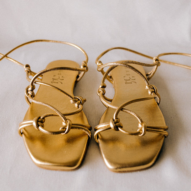 CATY FLAT SANDAL IN GOLD LAMINATED LEATHER