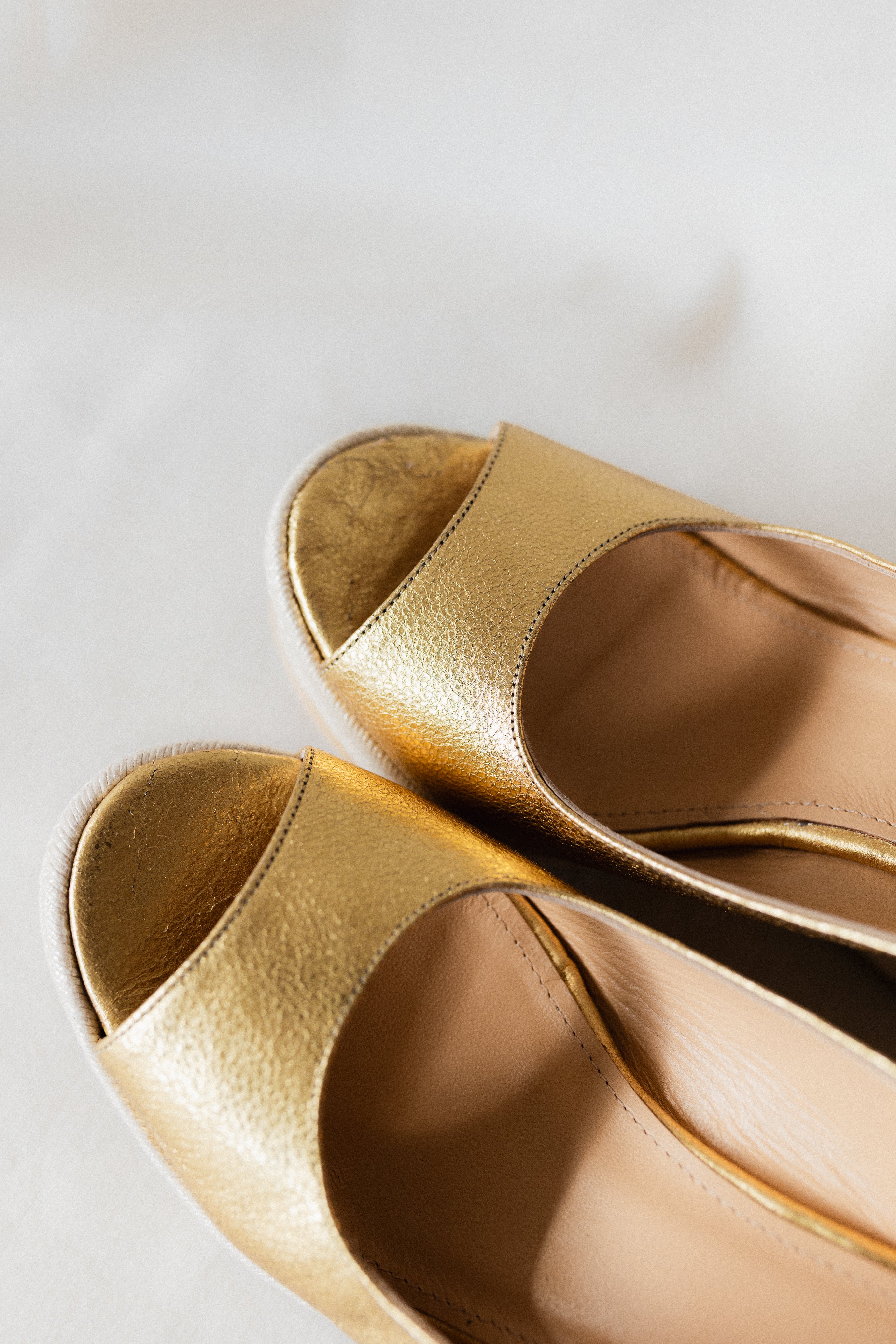 CUÑA BELLA PIEL LAMINADO ORO 8,5 CM