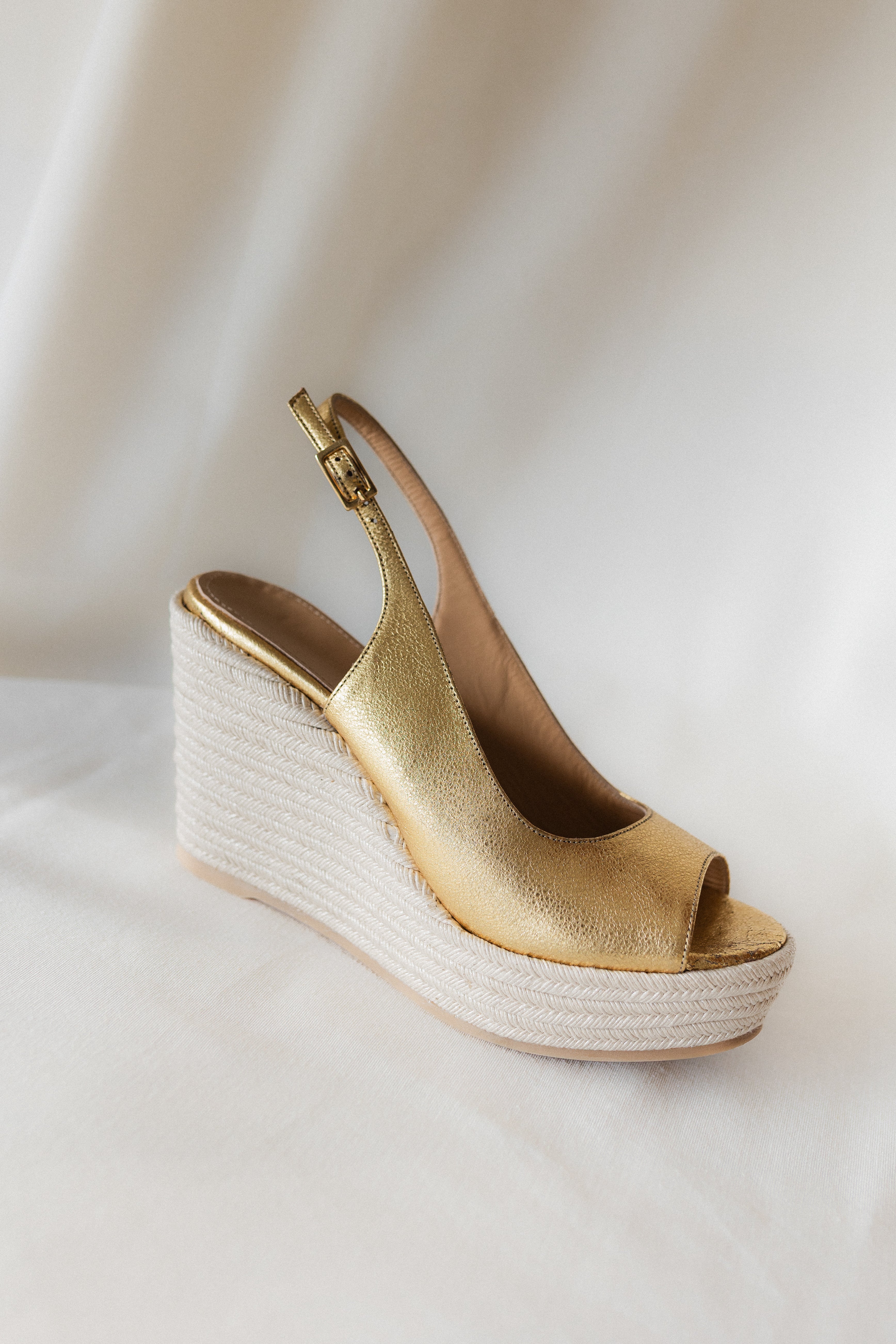 CUÑA BELLA PIEL LAMINADO ORO 8,5 CM