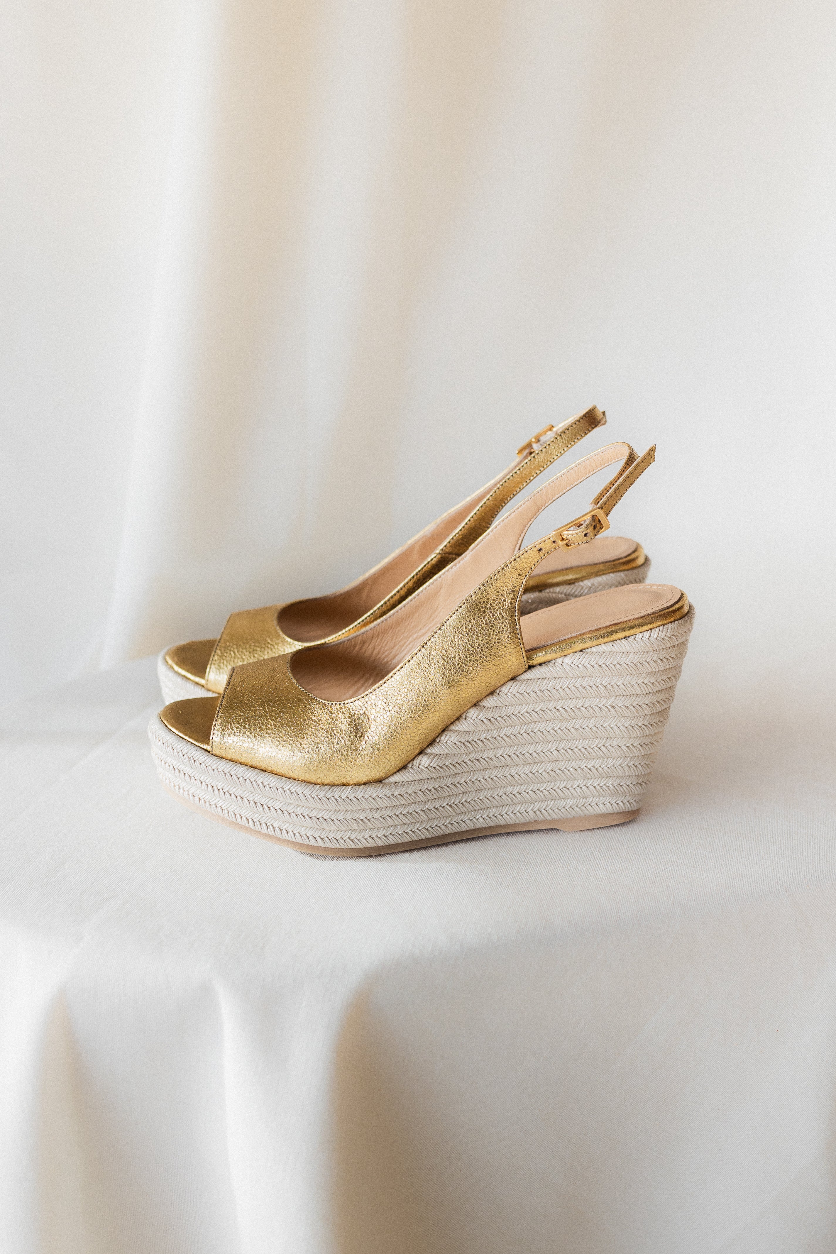 CUÑA BELLA PIEL LAMINADO ORO 8,5 CM